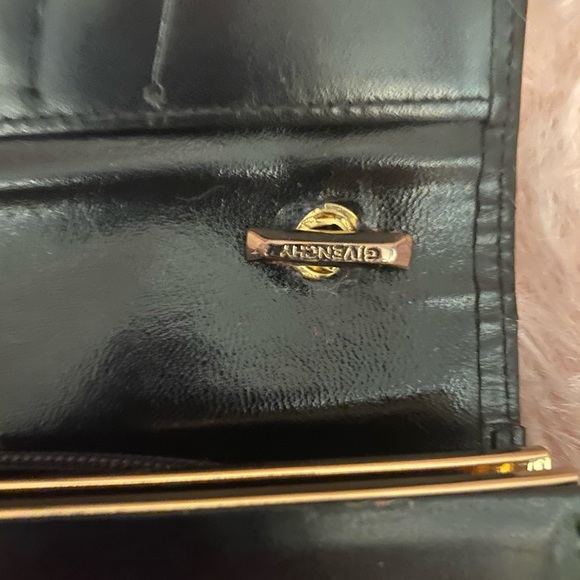 Givenchy long purse with snake skin application - Picture 11 of 14